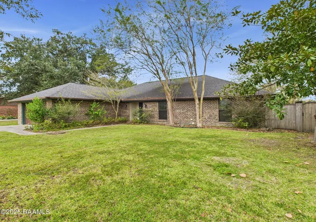 4th image of 108 Pullin Dr, Youngsville, LA 70592 | MLS# 2500005446