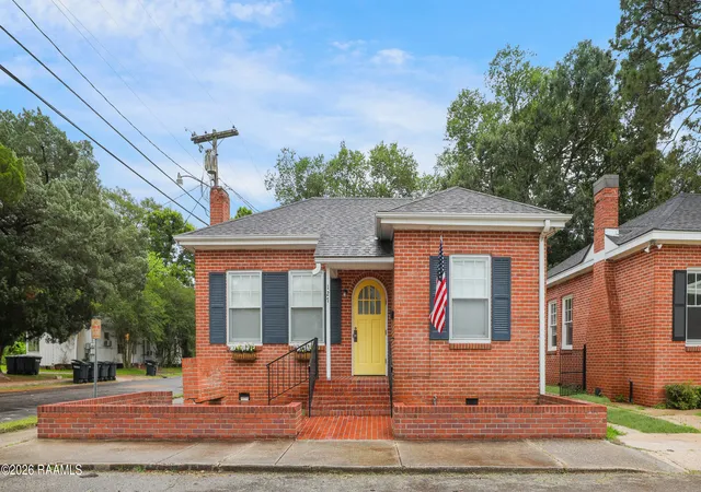 2nd image of 127 Center St, New Iberia, LA 70560 | MLS# 2600006695
