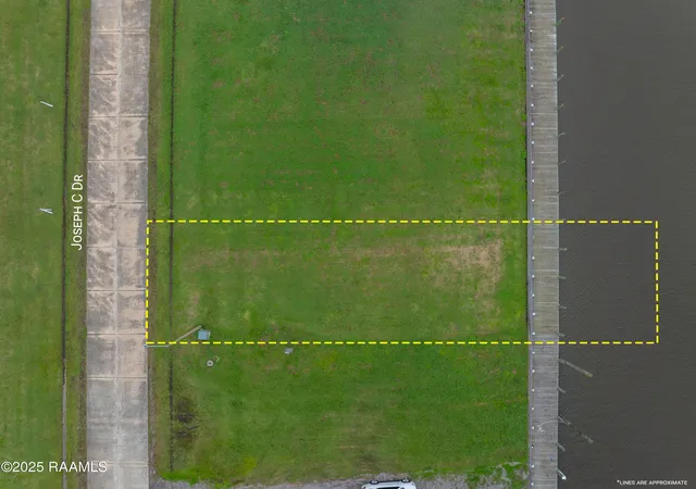Photo 2 of Sale Pending at 127 Joseph C Dr, Franklin, LA 70538 | MLS# 2600005681 | Listing updated on 2026-09-01