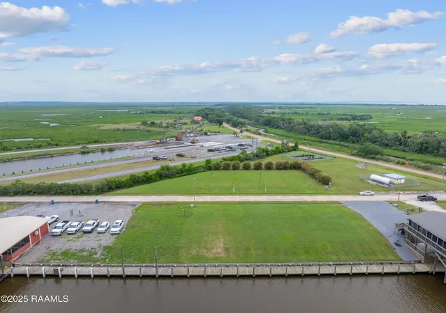 Photo 4 of Sale Pending at 127 Joseph C Dr, Franklin, LA 70538 | MLS# 2600005681 | Listing updated on 2026-09-01