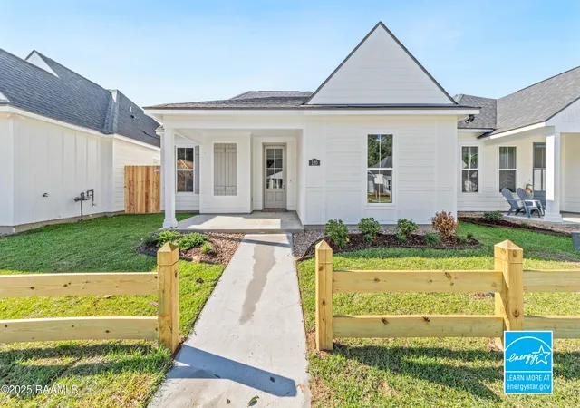 Homes for sale in Lafayette, LA | 120 Grenadine Dr, Lafayette, LA 70506 | MLS# 2020024526
