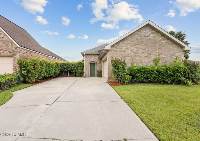 Homes for sale in Lafayette, LA | 1333 Dulles Dr, Lafayette, LA 70506 | MLS# 2600005083