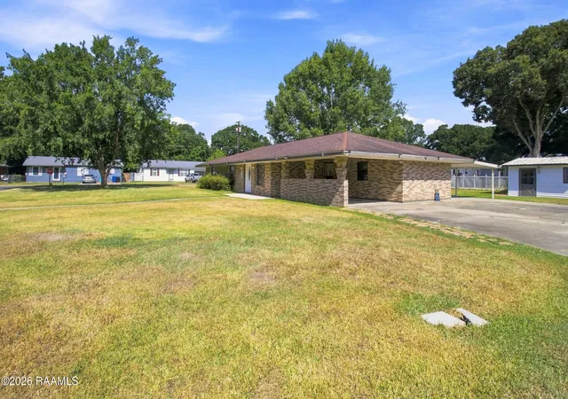 Photo 2 of Single family home for sale at 950 Alexandre St, Eunice, LA 70535 | MLS# 2600007760 | Listing updated on 2026-08-28