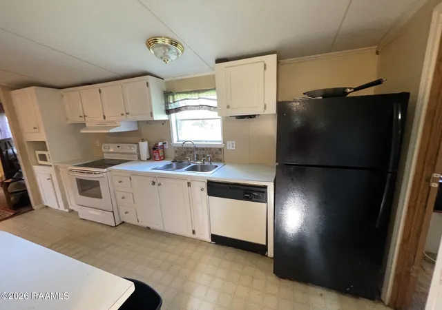 Photo 3 of Manufactured home for sale at 2427 Atchafalaya River Hwy, Breaux Bridge, LA 70517 | MLS# 2600008154 | Listing updated on 2026-08-31
