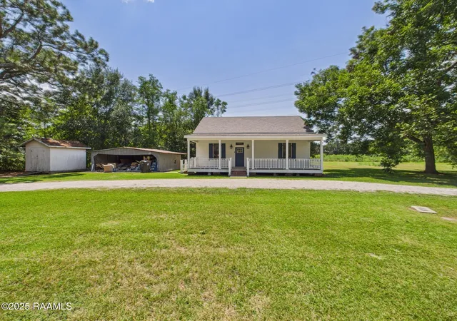 Homes for sale in Youngsville, LA | 6011 Youngsville Rd, Youngsville, LA 70592 | MLS# 2500006107