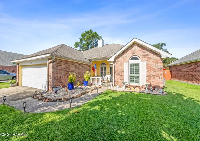 2nd image of 112 Windermere Cir, Youngsville, LA 70592 | MLS# 2600007738
