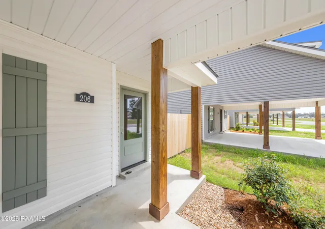 Photo 3 of Single family home for sale at 206 Camerons Cvs Dr, Carencro, LA 70520 | MLS# 2600006382 | Listing updated on 2026-08-25