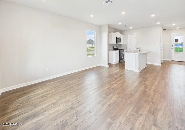 2nd image of 410 Wrenwood Dr, New Iberia, LA 70560 | MLS# 2600007018