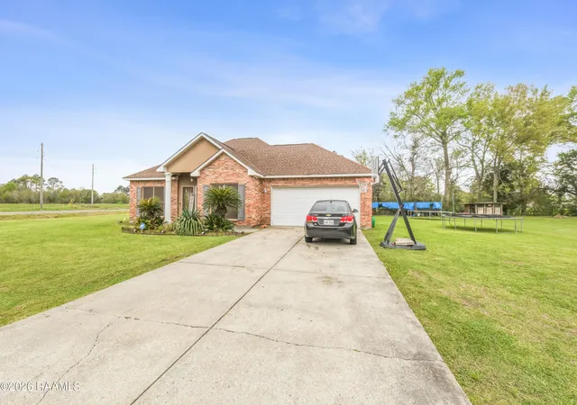 2nd image of 1005 Bridgetowne Ln, Breaux Bridge, LA 70517 | MLS# 2600002389