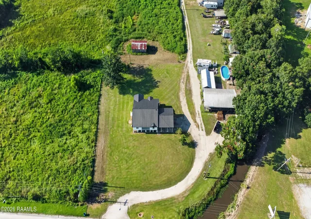 Photo 2 of Single family home for sale at 413 E Veterans Memorial Dr, Erath, LA 70533 | MLS# 2600006978 | Listing updated on 2026-07-30
