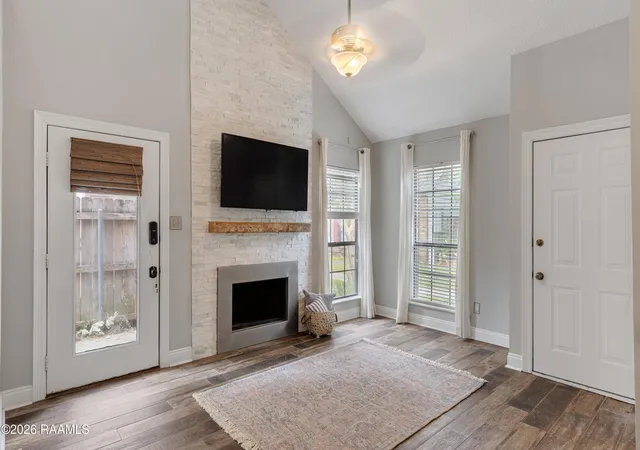 Photo 2 of Townhouse for sale at 204 Long Plantation Blvd #D, Lafayette, LA 70508 | MLS# 2600008020 | Listing updated on 2026-09-14