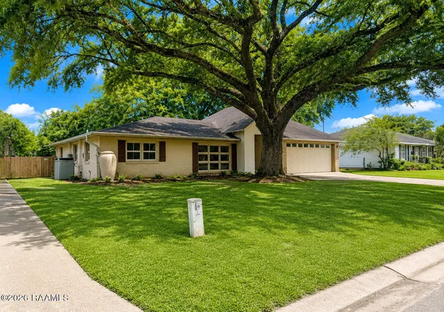 Photo 2 of Single family home for sale at 200 S Mall St, Lafayette, LA 70503 | MLS# 2600005657 | Listing updated on 2026-09-18