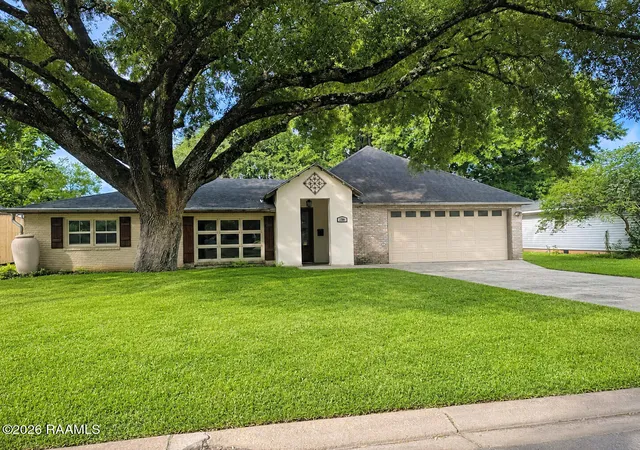 Photo 3 of Single family home for sale at 200 S Mall St, Lafayette, LA 70503 | MLS# 2600005657 | Listing updated on 2026-09-18