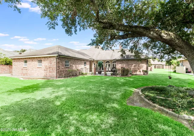 Photo 3 of Single family home for sale at 102 Bear Crk Ct, Broussard, LA 70518 | MLS# 2600006714 | Listing updated on 2026-07-21