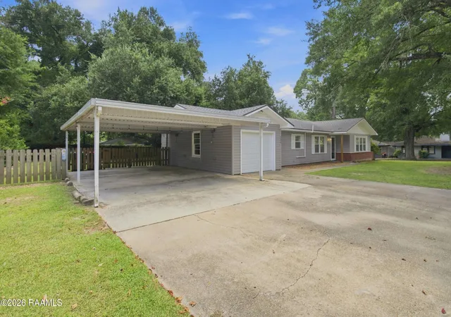 Photo 3 of Single family home for sale at 102 Choctaw Rd, Lafayette, LA 70501 | MLS# 2600007014 | Listing updated on 2026-09-21
