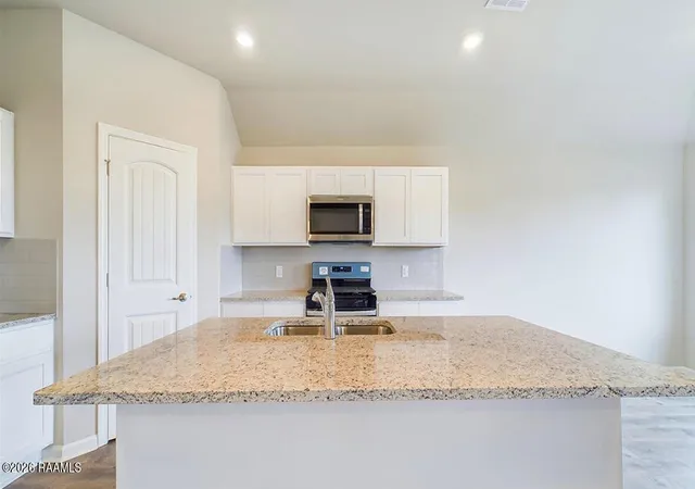 4th image of 214 Crest Cove Dr, Maurice, LA 70555 | MLS# 2600006496