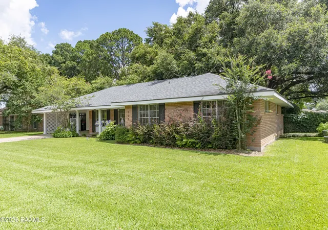 Photo 2 of Sale Pending at 207 Broadmoor Blvd, Lafayette, LA 70503 | MLS# 2600005218 | Listing updated on 2026-08-31