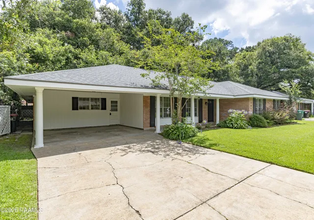 Photo 3 of Sale Pending at 207 Broadmoor Blvd, Lafayette, LA 70503 | MLS# 2600005218 | Listing updated on 2026-08-31