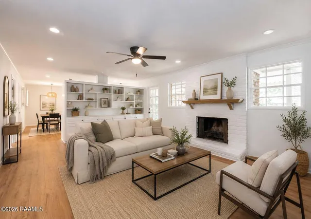 Photo 3 of Sale Pending at 207 Broadmoor Blvd, Lafayette, LA 70503 | MLS# 2600005218 | Listing updated on 2026-08-31