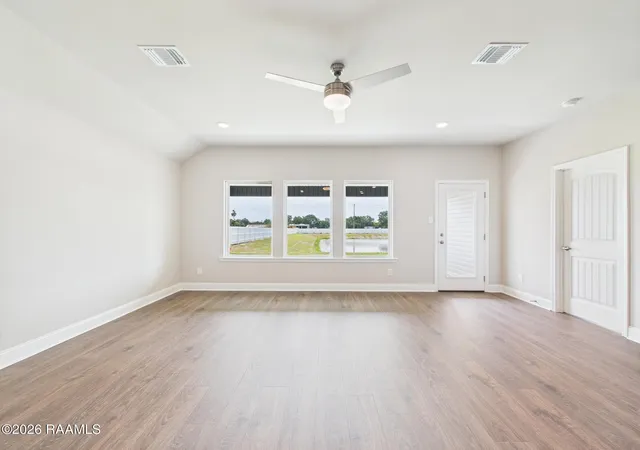 Photo 2 of Single family home for sale at 122 Yonkers Dr, Lafayette, LA 70507 | MLS# 2600007989 | Listing updated on 2026-08-26