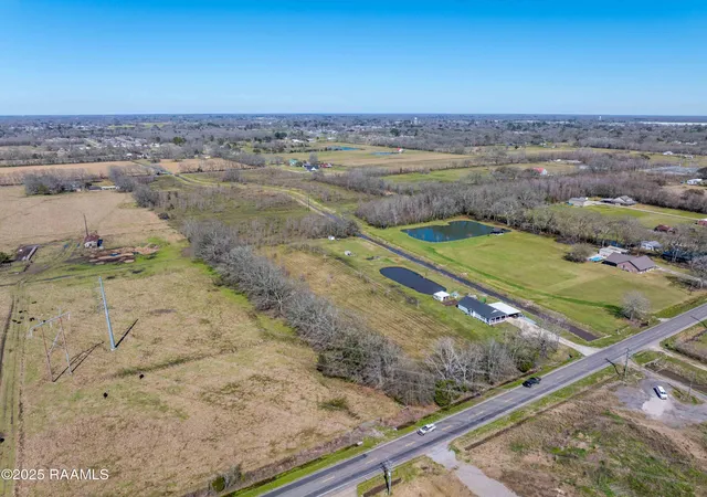 3rd image of 1402 W Gloria Switch Rd, Carencro, LA 70520 | MLS# 2020024381
