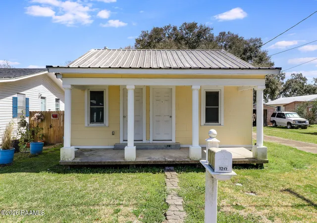 1st image of 1211 Scott St, Scott, LA 70583 | MLS# 2600006546
