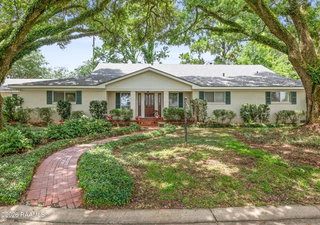 2nd image of 303 Colonial Dr, Lafayette, LA 70506 | MLS# 2600005623