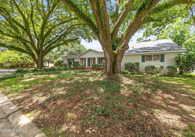 3rd image of 303 Colonial Dr, Lafayette, LA 70506 | MLS# 2600005623