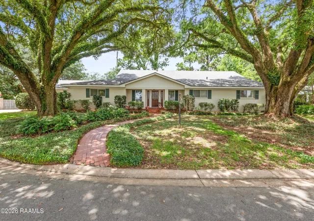 4th image of 303 Colonial Dr, Lafayette, LA 70506 | MLS# 2600005623