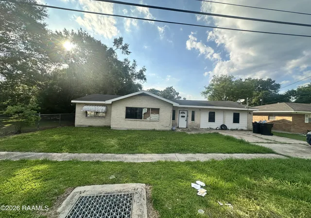 Homes for sale in Jeanerette, LA | 605 Pellerin St, Jeanerette, LA 70544 | MLS# 2600005123