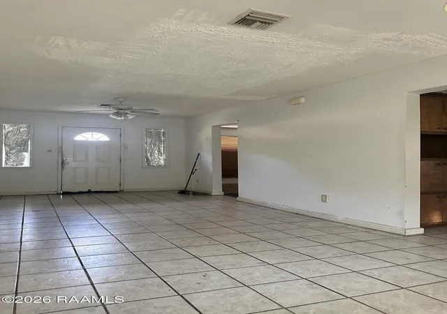 Homes for sale in Jeanerette, LA | 605 Pellerin St, Jeanerette, LA 70544 | MLS# 2600005123