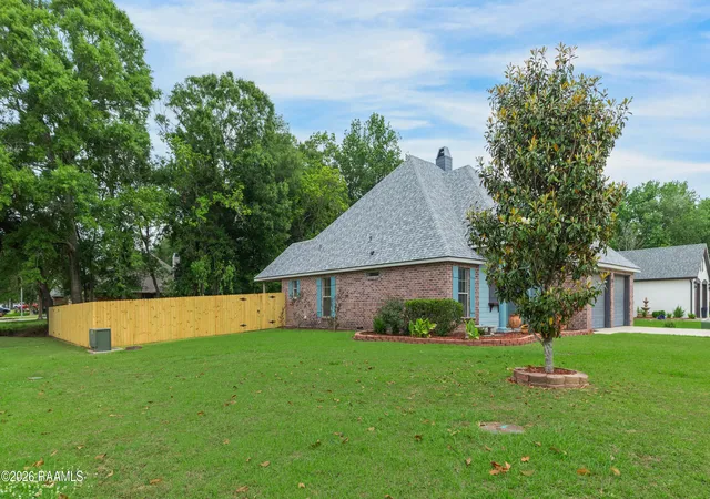 3rd image of 101 Spring Lake Cir, Lafayette, LA 70508 | MLS# 2600003595