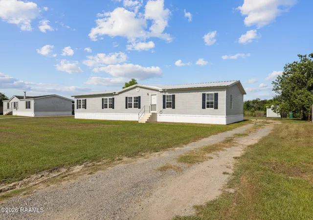 Photo 2 of Manufactured home for sale at 2112 Edia St, Maurice, LA 70555 | MLS# 2600007086 | Listing updated on 2026-09-10