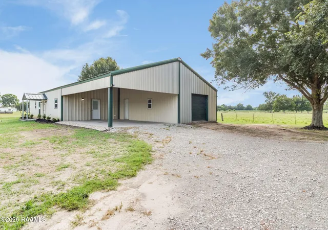 Photo 3 of Single family home for sale at 1065 Harry Huval Rd, Breaux Bridge, LA 70517 | MLS# 2600007926 | Listing updated on 2026-10-08