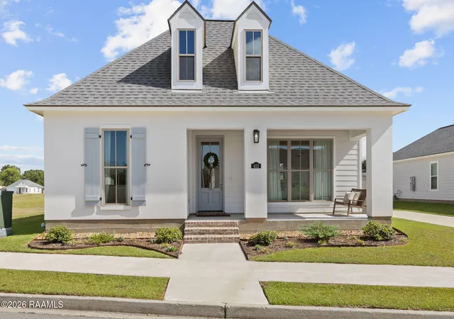 Photo 1 of Sale Pending at 423 Flores Ct, Lafayette, LA 70507 | MLS# 2600007487 | Listing updated on 2026-08-23