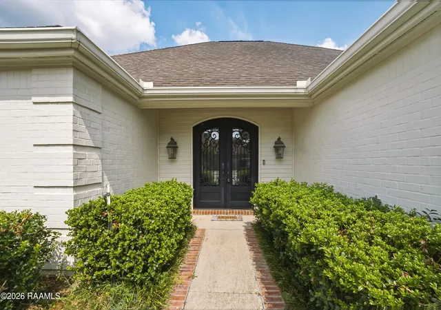 Photo 3 of Sale Pending at 102 Leicester Ln, Lafayette, LA 70508 | MLS# 2600007821 | Listing updated on 2026-08-30