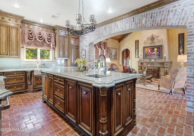 Photo 3 of Sale Pending at 107 Western Ln, Lafayette, LA 70507 | MLS# 2600002535 | Listing updated on 2026-09-07