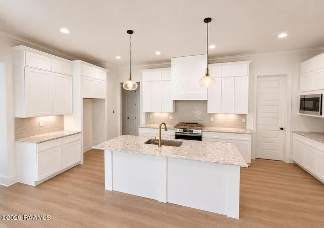 image of 113 Fountain Mdw Dr, Broussard, LA 70518 | MLS# 2600002828