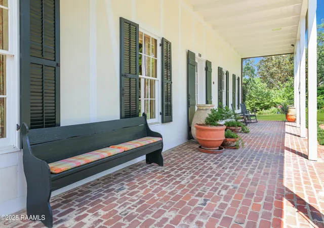 Photo 3 of Mansion for sale at 130 Twin Oaks Blvd, Lafayette, LA 70503 | MLS# 2500001048 | Listing updated on 2026-06-05
