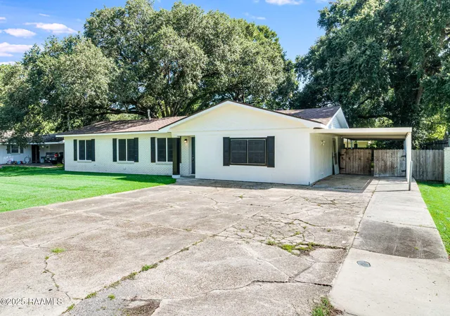 2nd image of 329 Alice Dr, Lafayette, LA 70503 | MLS# 2500002031