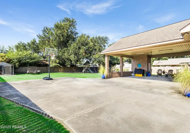 Homes for sale in Erath, LA | 709 W Pine St, Erath, LA 70533 | MLS# 2600004800