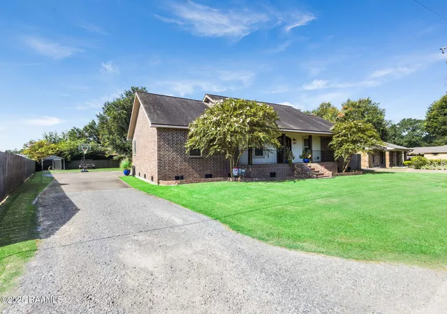Homes for sale in Erath, LA | 709 W Pine St, Erath, LA 70533 | MLS# 2600004800
