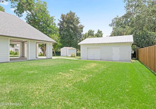 33rd image of 411 W Main St, Broussard, LA 70518 | MLS# 2600006511