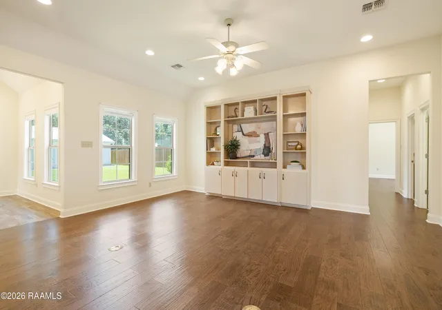 image of 411 W Main St, Broussard, LA 70518 | MLS# 2600006511