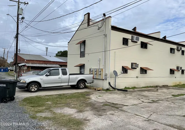 9th image of 1318 1320 Delasalle Dr, New Iberia, LA 70560 | MLS# 24000059
