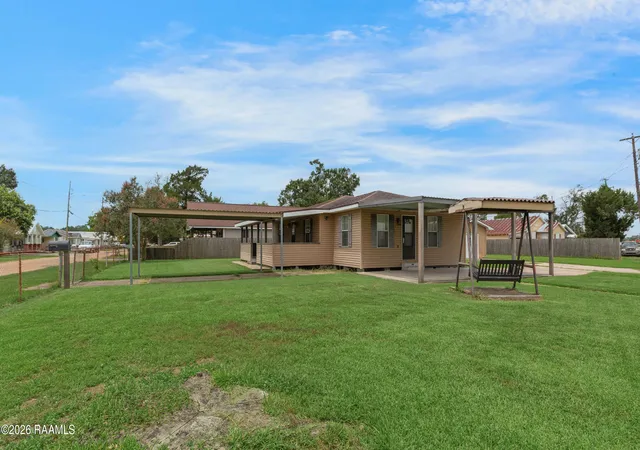 Photo 2 of Single family home for sale at 302 Weldon St, New Iberia, LA 70560 | MLS# 2600005029 | Listing updated on 2026-07-14