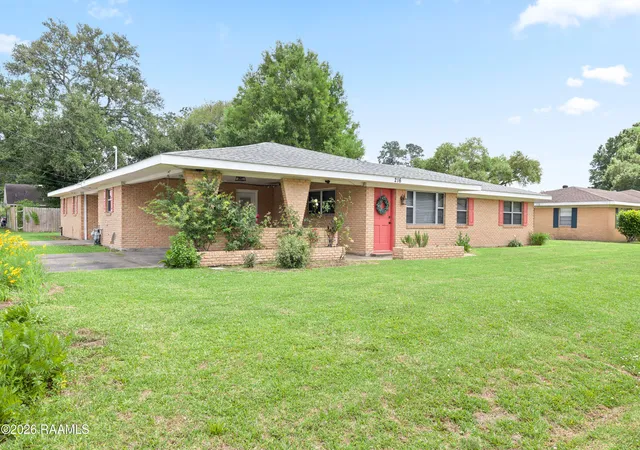 Homes for sale in Lafayette, LA | 216 Begnaud Dr, Lafayette, LA 70501 | MLS# 2600003472