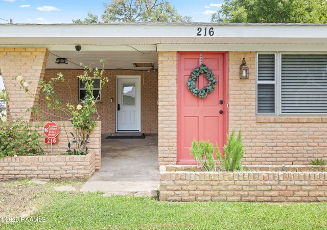Homes for sale in Lafayette, LA | 216 Begnaud Dr, Lafayette, LA 70501 | MLS# 2600003472