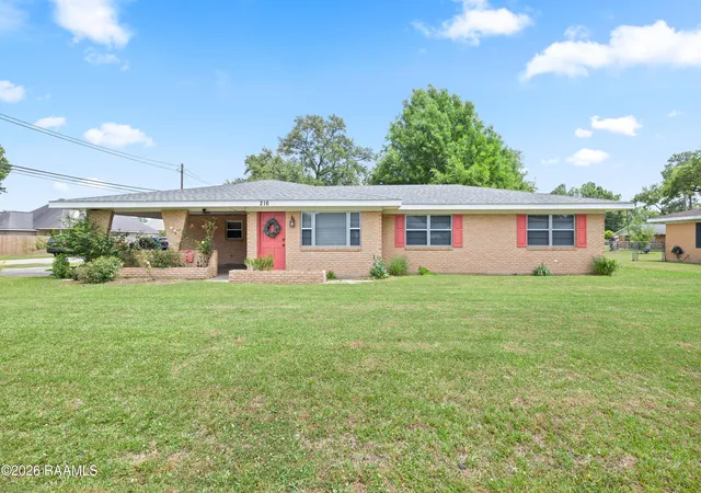 Homes for sale in Lafayette, LA | 216 Begnaud Dr, Lafayette, LA 70501 | MLS# 2600003472