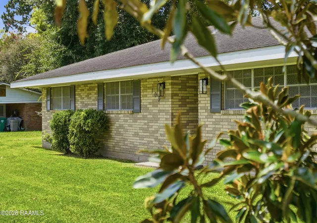 Photo 3 of Sale Pending at 109 Crawford St, Lafayette, LA 70506 | MLS# 2600007016 | Listing updated on 2026-08-25